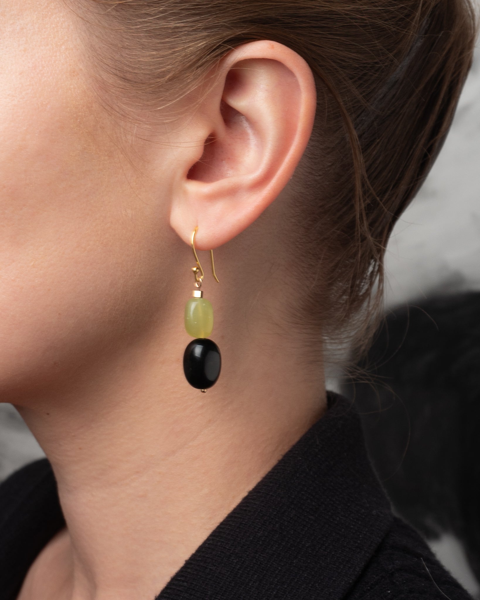 Ohrringe Dés mit Onyx und Jade - Fleurs des Prés Jewelry