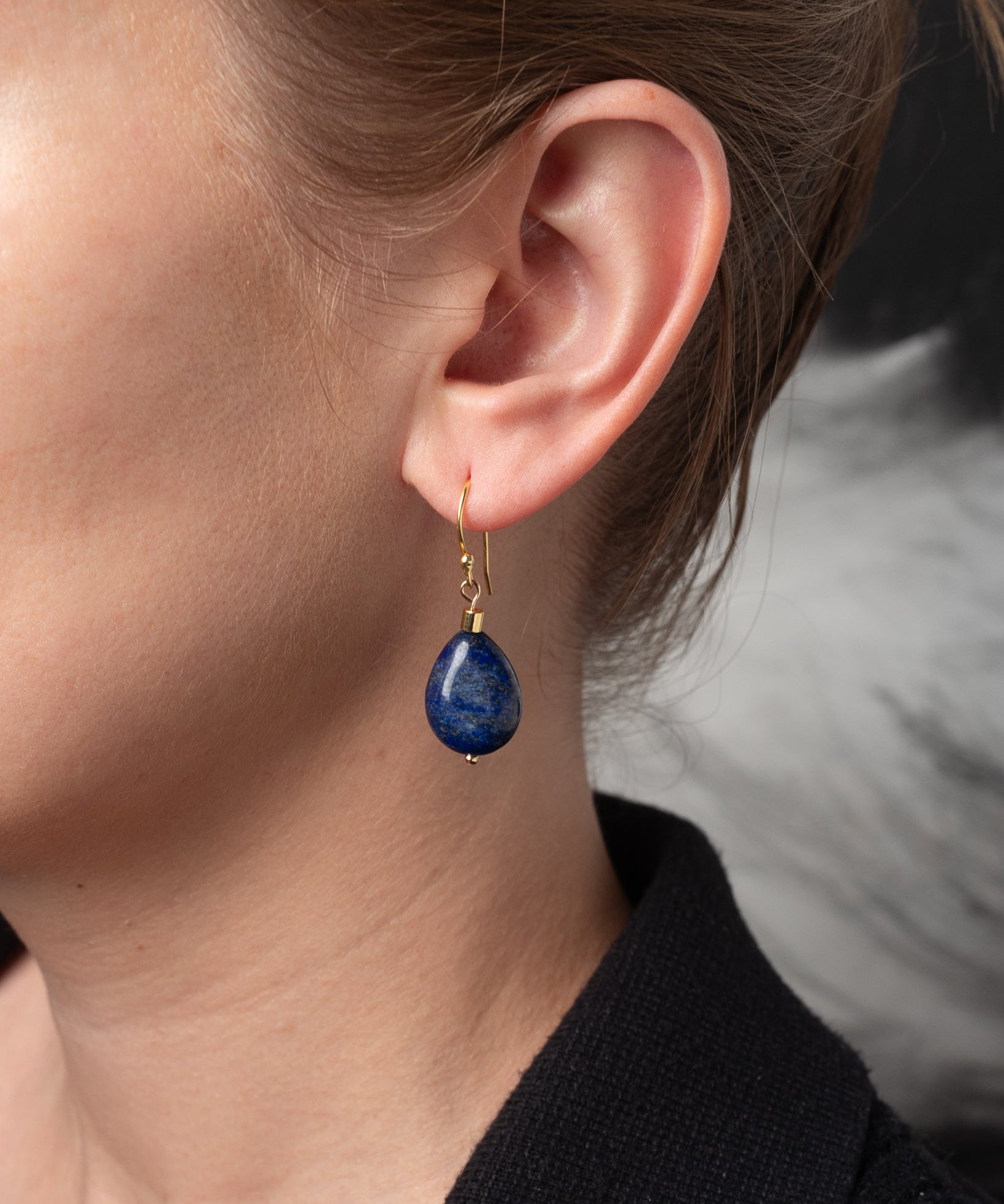 Ohrringe La Nuit mit blauem Lapislazuli - Fleurs des Prés Jewelry
