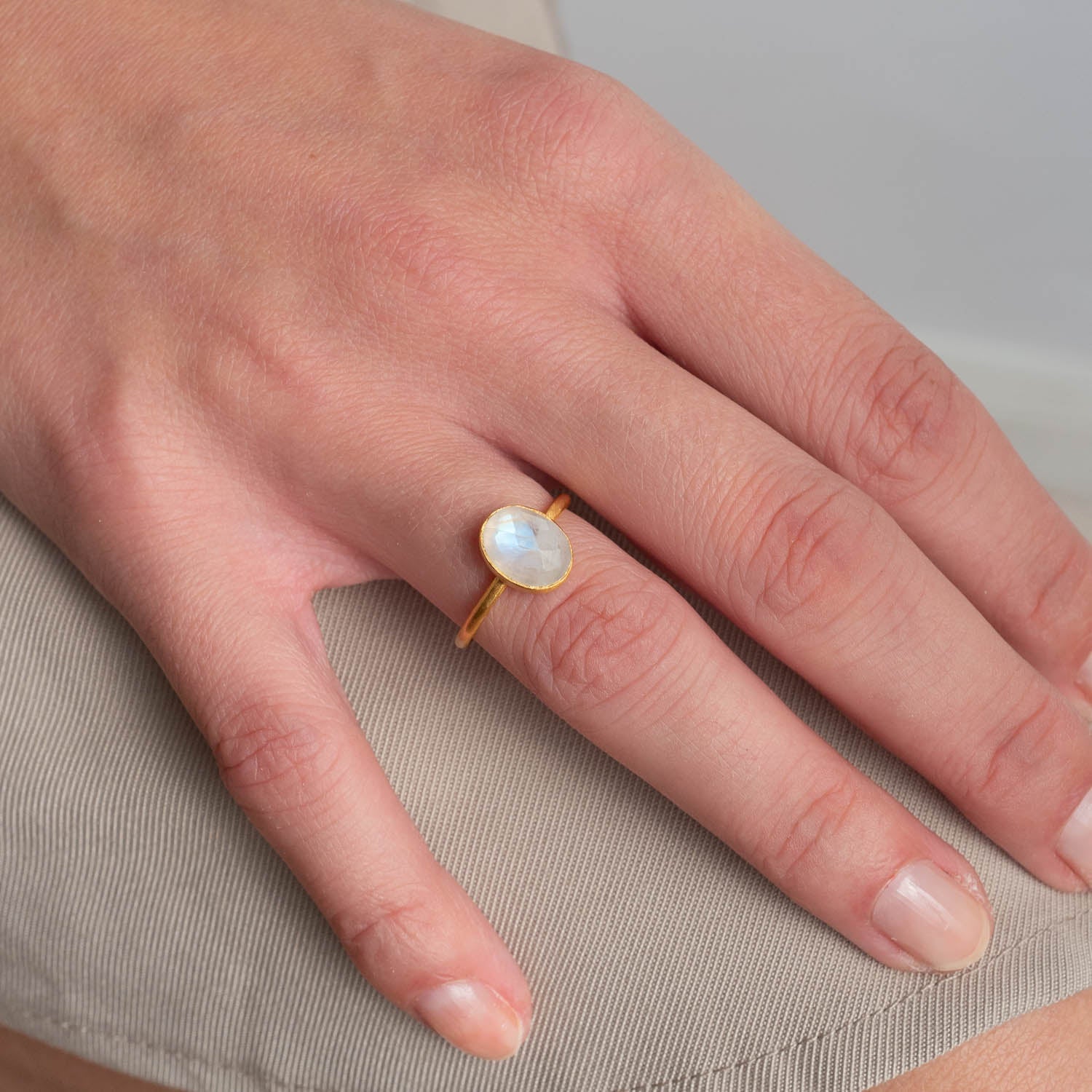 Ring Claire Moonstone - Fleurs des Prés Jewelry