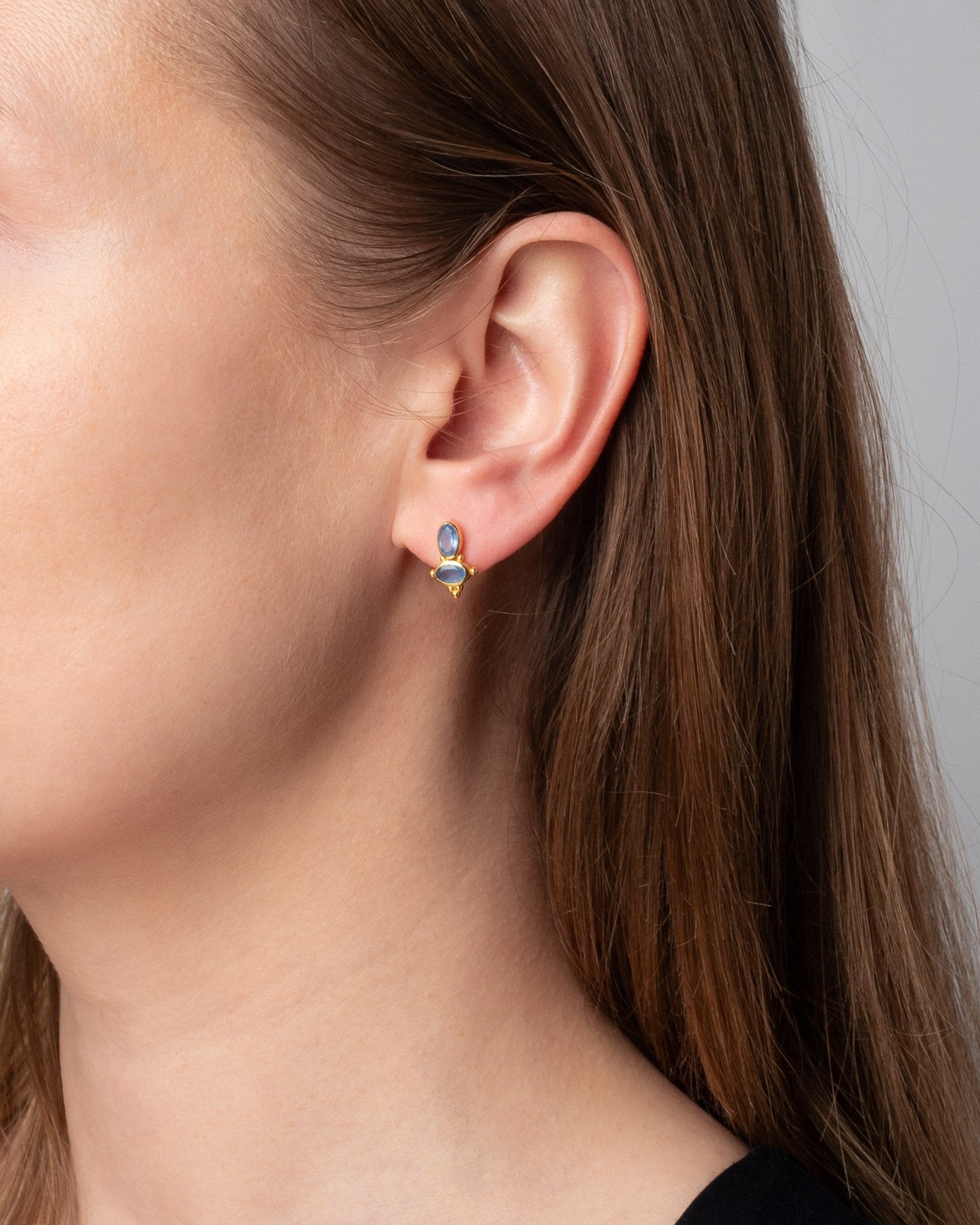 Ohrstecker Chateau Blauer Chalcedon - Fleurs des Prés Jewelry