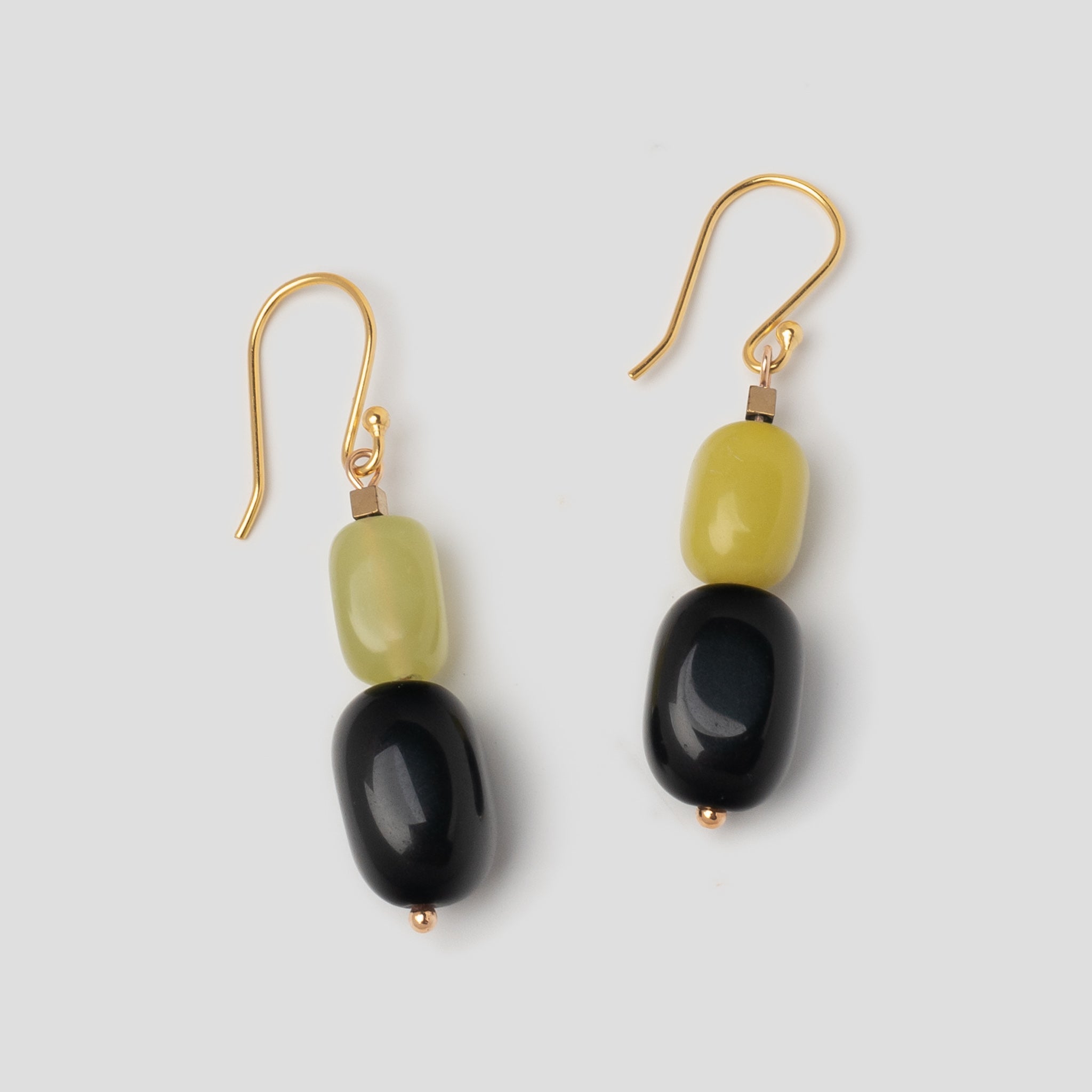 Ohrringe Dés mit Onyx und Jade - Fleurs des Prés
